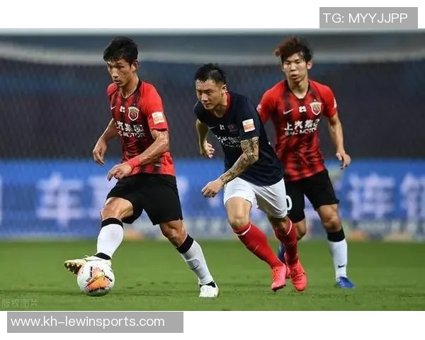 今年运动数据重庆与南京足球队赛后复盘速度对比分析及战术启示