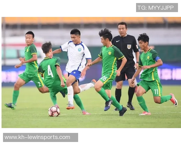 黄强回顾足球生涯的辉煌与挑战分享心路历程与未来展望